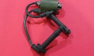 Bobine haute tension de HONDA 600 Hornet avec câbles et capuchons de bougie.