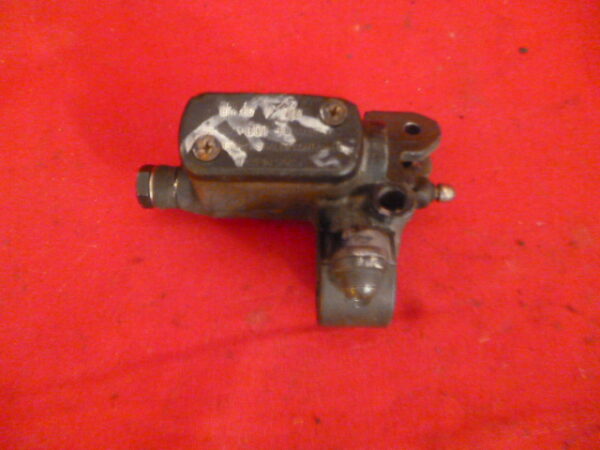 Maître cylindre de frein avant pour PEUGEOT 50 TREEKER / VIVACITY