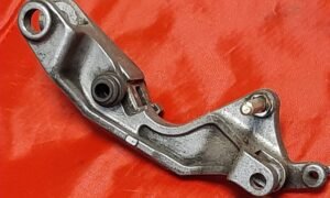 Patte de fixation etrier de frein AV G Honda 1100 Pan European