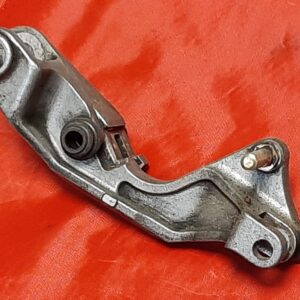 Patte de fixation etrier de frein AV G Honda 1100 Pan European