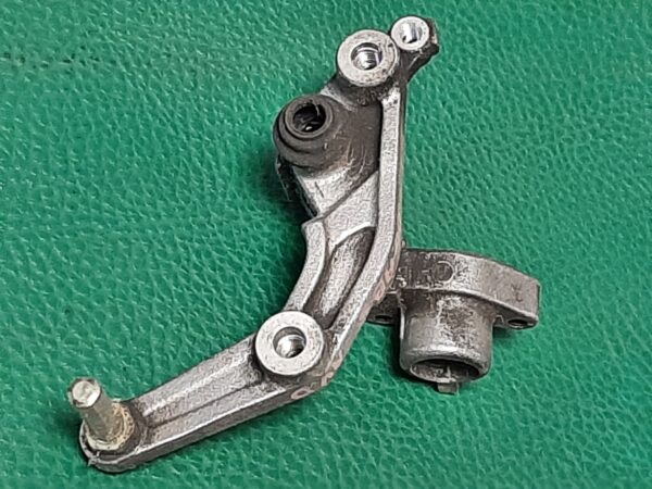 Patte d'ancrage d'etrier de frein AV D HONDA ST 1100 ABS