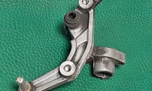Patte d'ancrage d'etrier de frein AV D HONDA ST 1100 ABS