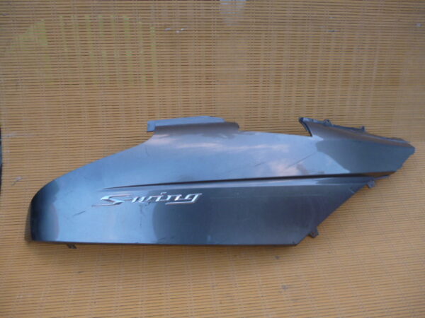 Flanc de carénage sous selle Droit Honda 125  S Wing