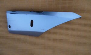Petit flanc de carénage sous marche pied gauche Honda 125 S-Wing