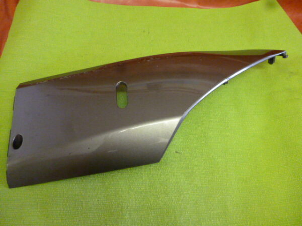 Habillage du dessous de marche pied gauche Honda 125 S Wing