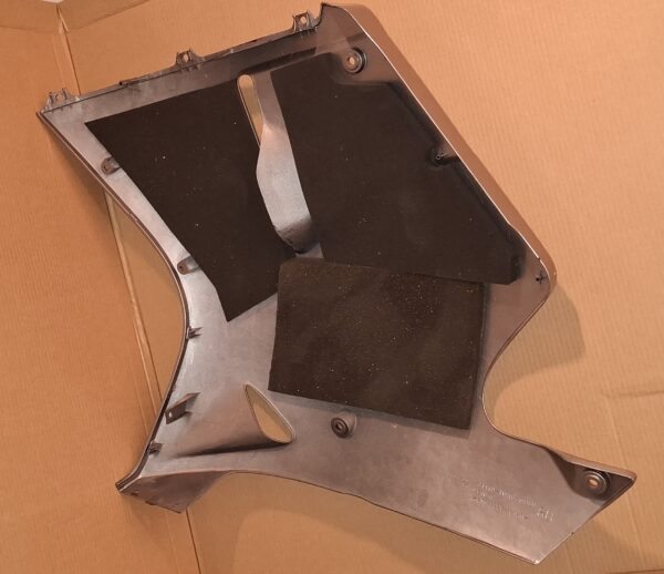 Carénage latéral inférieur droit de HONDA CBR 1100 XX – Image 2