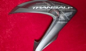 Flanc droit de carénage HONDA Transalp 700.