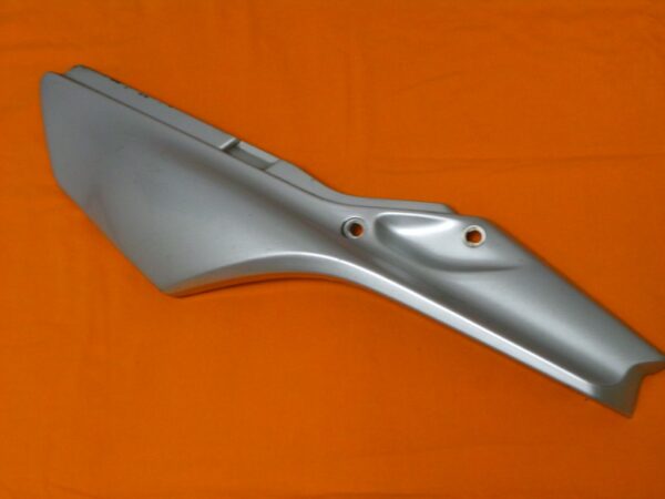 Demi coque de selle coté gauche pour YAMAHA 125 TDR