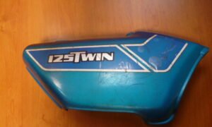 Cache latéral gauche Honda CB 125 Twin