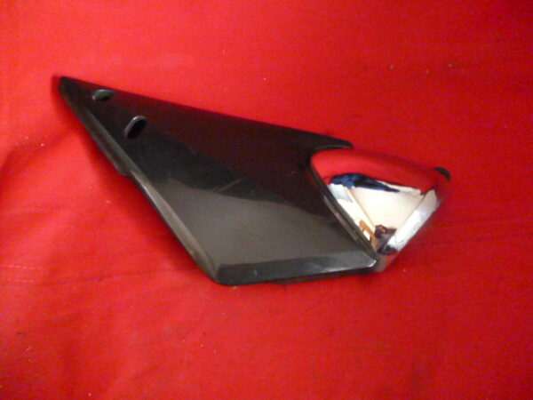 Cache latéral droit SUZUKI 600 Bandit