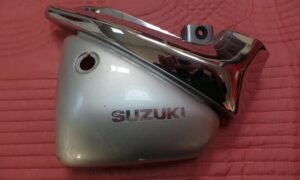 Cache latéral Gauche pour SUZUKI 125 VL Intruder