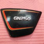 Cache latéral gauche Suzuki GN 250