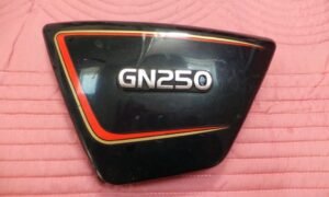 Cache latéral gauche Suzuki GN 250