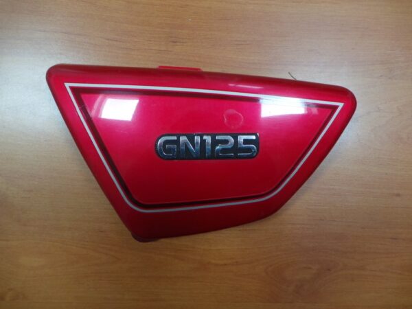 Cache latéral gauche Suzuki GN 125