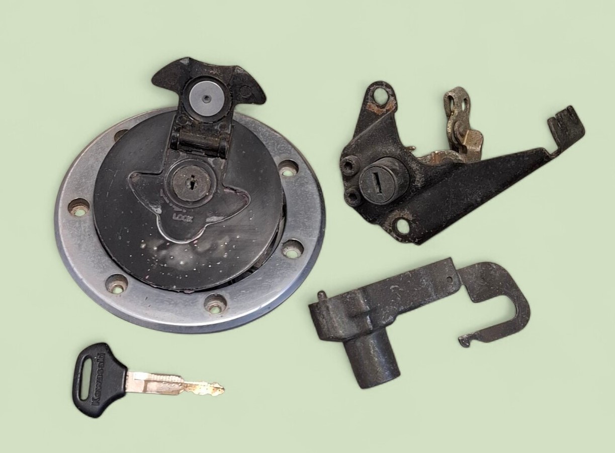 Bouchon de réservoir, porte casque et verrouillage de selle à clef de 750 Kawasaki ZR7