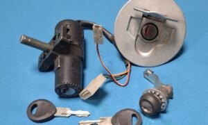 Contacteur Neiman, bouchon de réservoir et ouverture de selle d'Aprilia Classic