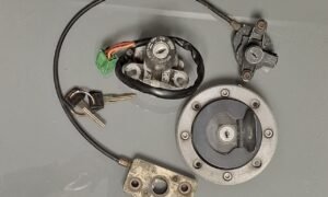 Ensemble contacteur, bouchon d'essence et ouverture de selle de SUZUKI RF