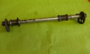 Axe de roue arrière Yamaha TW 125