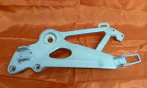 Platine repose pieds gauche HONDA 650 SLR