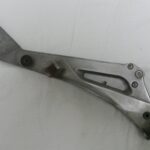 Platine de repose pieds droite HONDA 650 Deauville