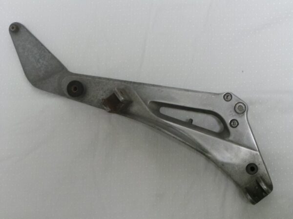 Platine de repose pieds droite HONDA 650 Deauville