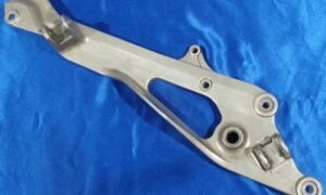 Platine de repose pieds pour TDM 900 YAMAHA