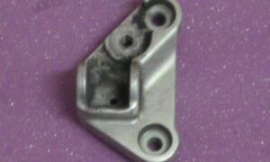 Platine de repose pieds avant gauche HONDA CB 750 Seven Fifty