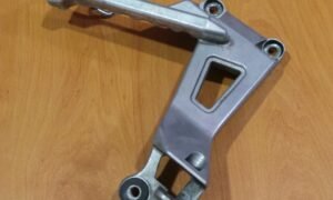 Platine de repose pied HONDA 750 VFR