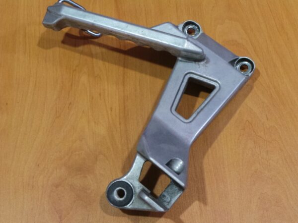Platine de repose pied HONDA 750 VFR