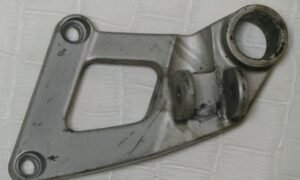 Platine arrière de repose pieds KAWASAKI 600 ZZR