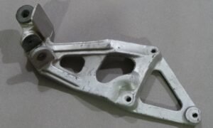 Platine de repose pieds arrière KAWASAKI 750 ZXR