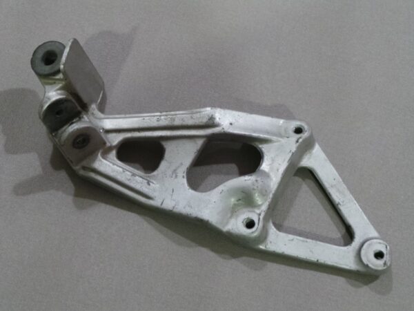 Platine de repose pieds arrière KAWASAKI 750 ZXR