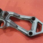 Platine de repose pied Ar.D de ZX 10 R Tomcat KAWASAKI