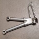 Platine arrière gauche de repose pied de SUZUKI 600 Bandit