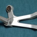 Platine et repose pied arrière droite pour SUZUKI 1000 TL S