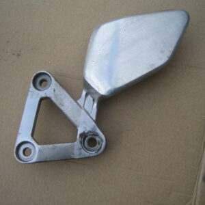 Platine repose pieds avant gauche YAMAHA FZS 600 Fazer