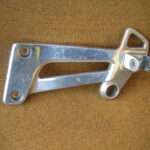 Platine de repose pieds arrière gauche  pour YAMAHA 1200/1300 XJR