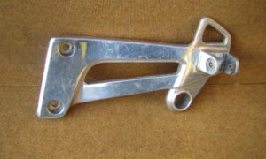 Platine de repose pieds arrière gauche  pour YAMAHA 1200/1300 XJR