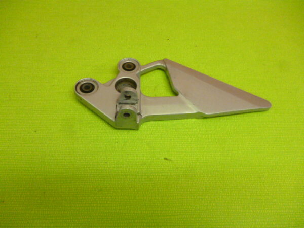 Platine de repose pieds avant gauche Yamaha 600 FZ6