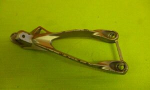 Platine de repose pieds arrière droite YAMAHA 600 FZ6