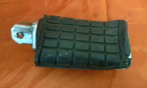 Repose pied avant gauche HONDA PC 800