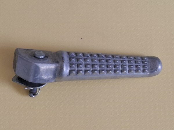 Repose pied Ar.D. complet pour HONDA