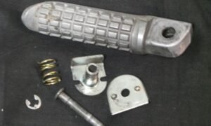 Repose pieds complet (Ar.G) KAWASAKI 600 ZZR ou 1100 ZRX