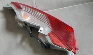 Feu arrière et clignotant de scooter HONDA 125 Panthéon
