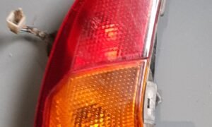 Clignotant et feu arrière gauche de HONDA 125 Panthéon