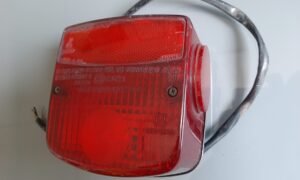 Feu rouge arrière de SUZUKI 125 GN