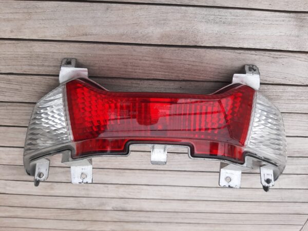 Bloc feu rouge stop et clignotants pour SUZUKI 125 Burgman