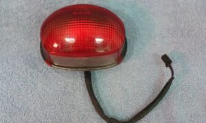 Feu arrière pour TRIUMPH Sprint 955 I