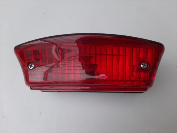Feu rouge arrière de YAMAHA 125 YBR
