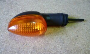 Clignotant avant droit YAMAHA FZ1, FZ6, FZ8, TDM 900, R1 et R6